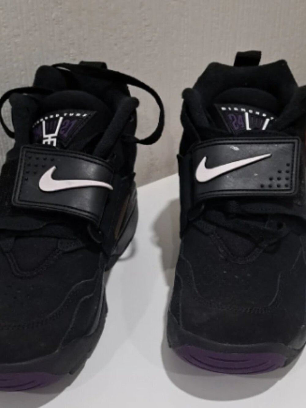 Nike Mens Black and Purple Sneakers
